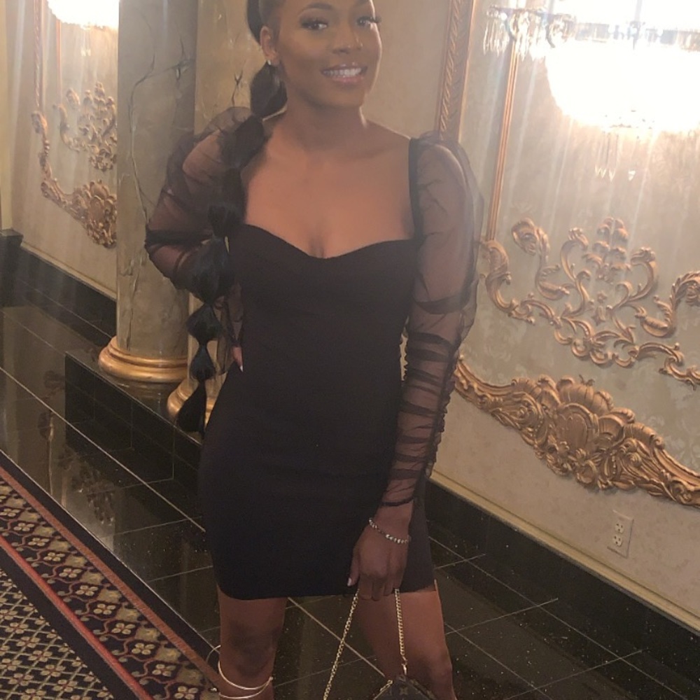 Black off the shoulders sleeve dress